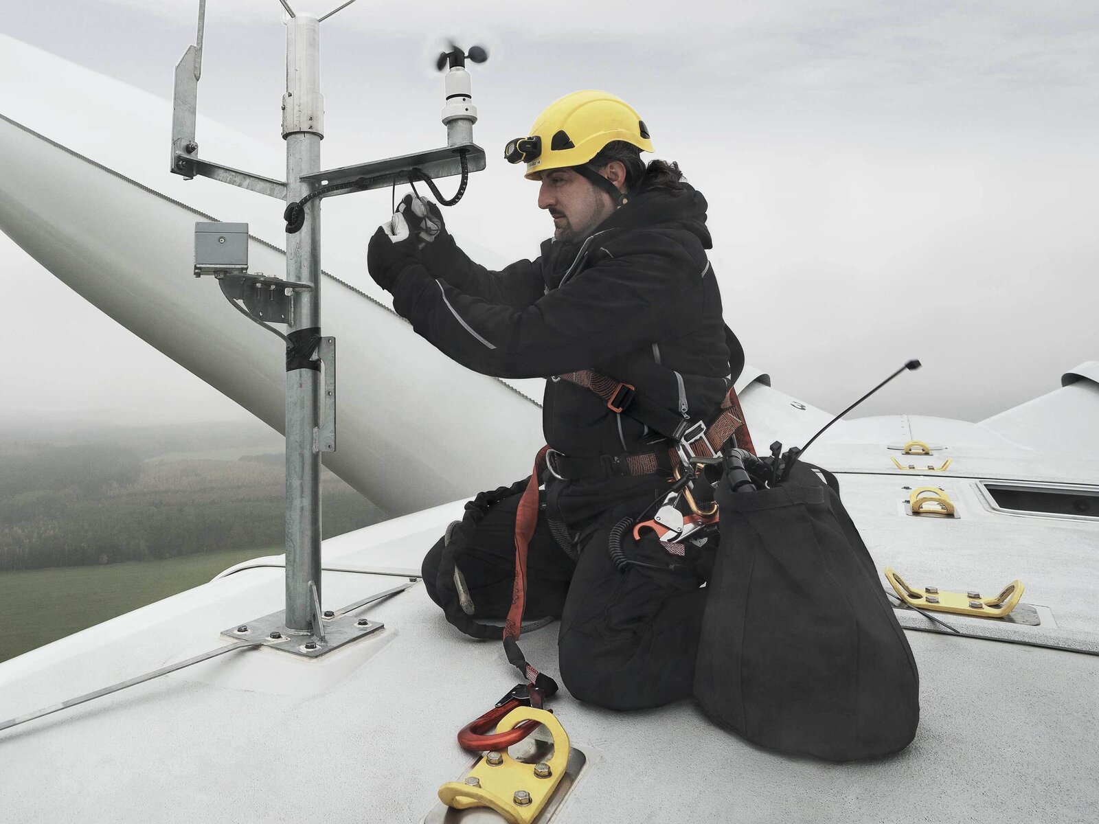 HellermannTyton Photo technician wind turbine