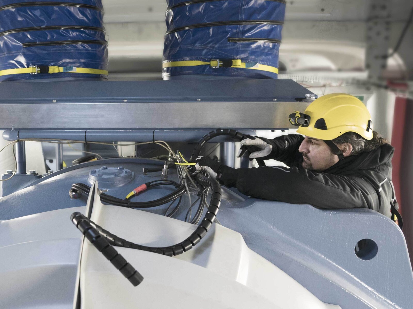 HellermannTyton Photo working in the wind turbine